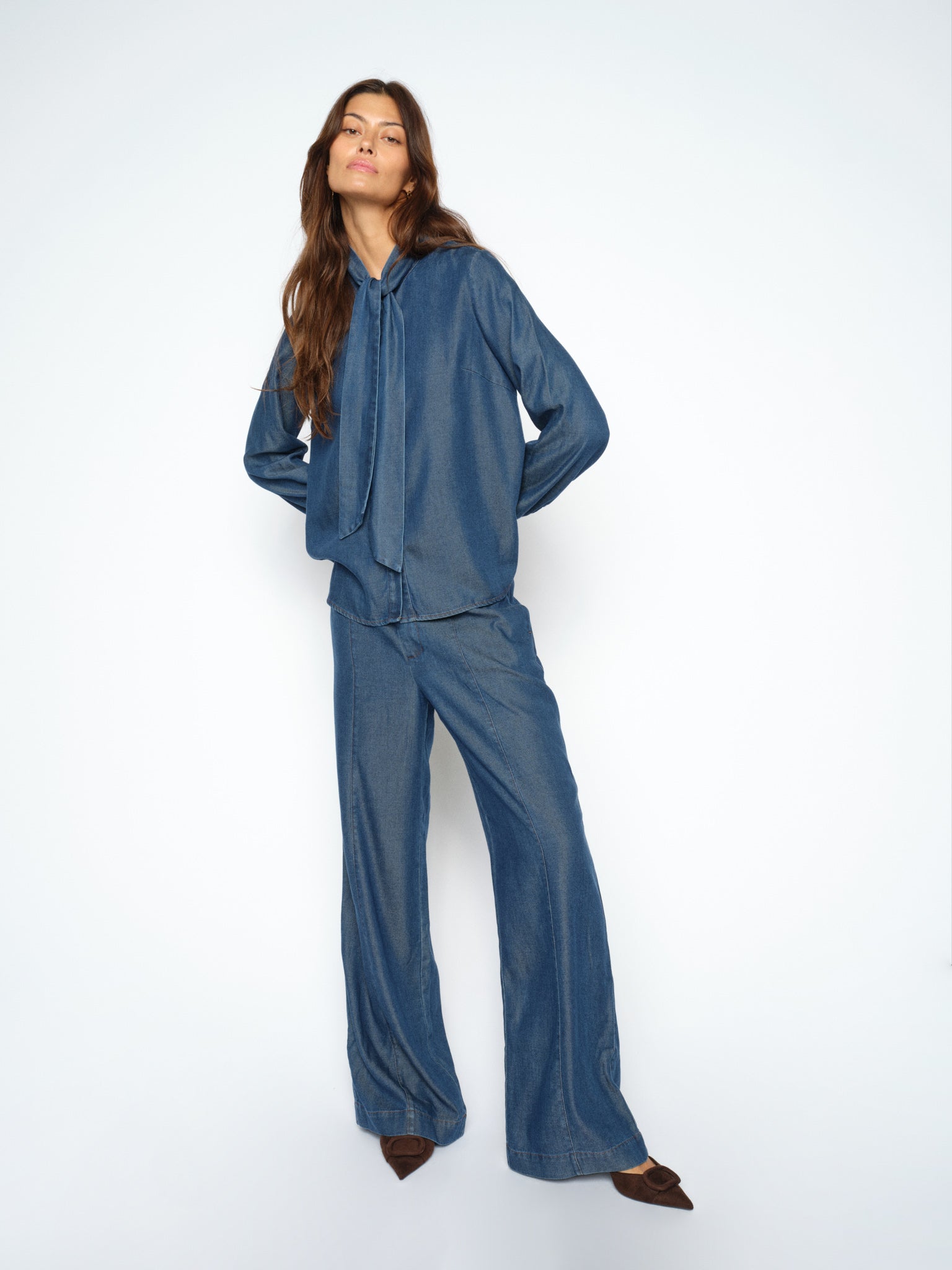 Modelshot / Dark Blue / Detail